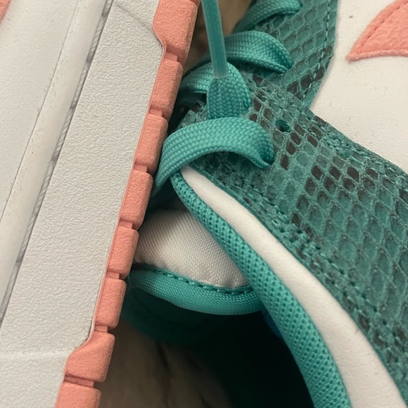 Nike Dunks Easter Color Python Print Men’s Sz 11.5 - Picture 4 of 5